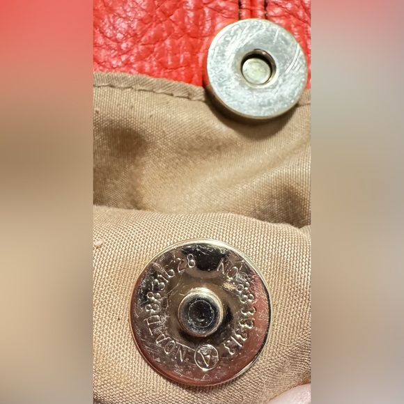 Vintage Etienne Aigner large coral Leather Shoulder Bag, snap closure - Picture 7 of 14